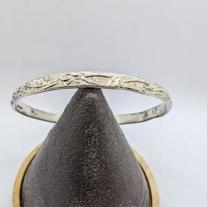 Mexico Silver Bangle With Leaf Design